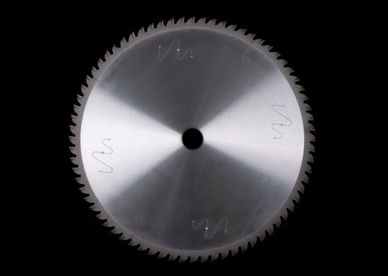 Ukuran panel di sekeliling Saw Blades