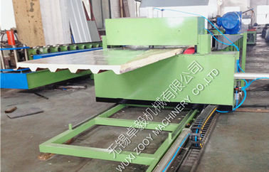 Terbang Saw Cutting Sistem PU Mesin Sandwich Panel Dengan 1 mesin Set Tinggi Tekan PU Foaming