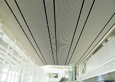 Langit-langit Logam Bergelombang Bergelombang Komersial Kamar Mandi Kustom Panel Plafon Logam Linear
